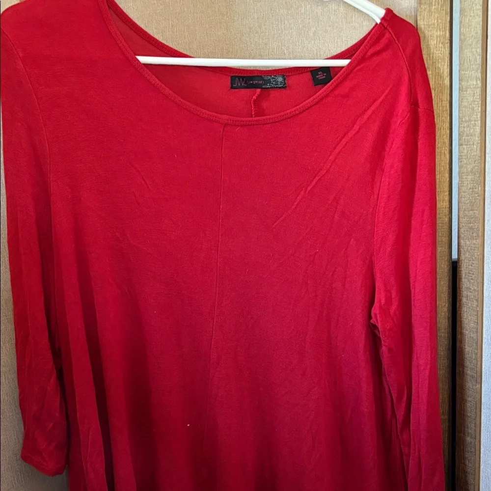 FINAL MARKDOWN Women’s Red Top XL